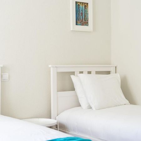 Comfy Flat W/ Rooftop Beach View By Lovelystay Бургау Екстериор снимка