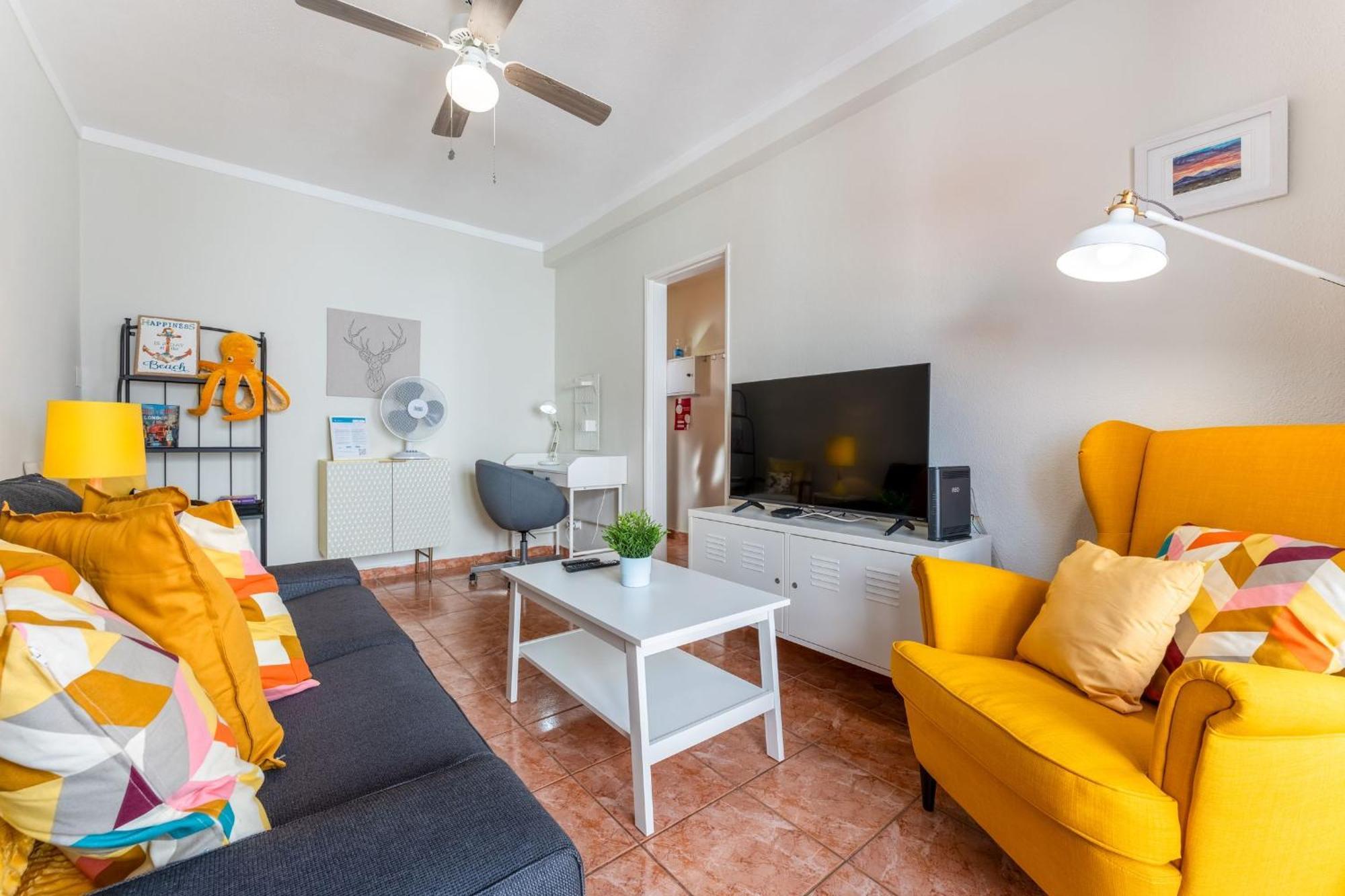 Comfy Flat W/ Rooftop Beach View By Lovelystay Бургау Екстериор снимка